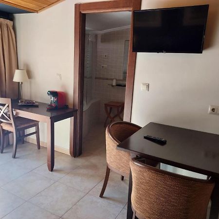 Hotel Masia El Molinete โมรา เด รูเบียรอส ภายนอก รูปภาพ