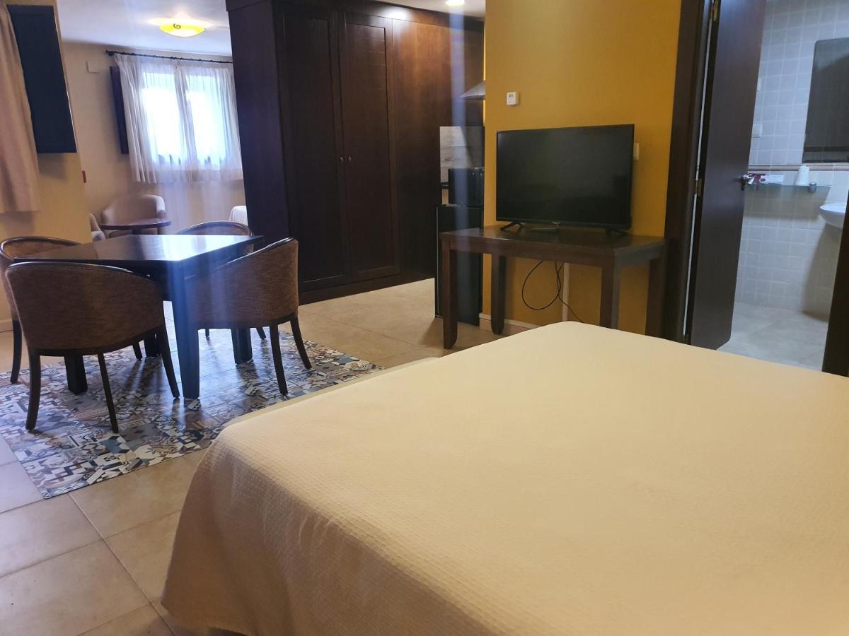 Hotel Masia El Molinete โมรา เด รูเบียรอส ภายนอก รูปภาพ