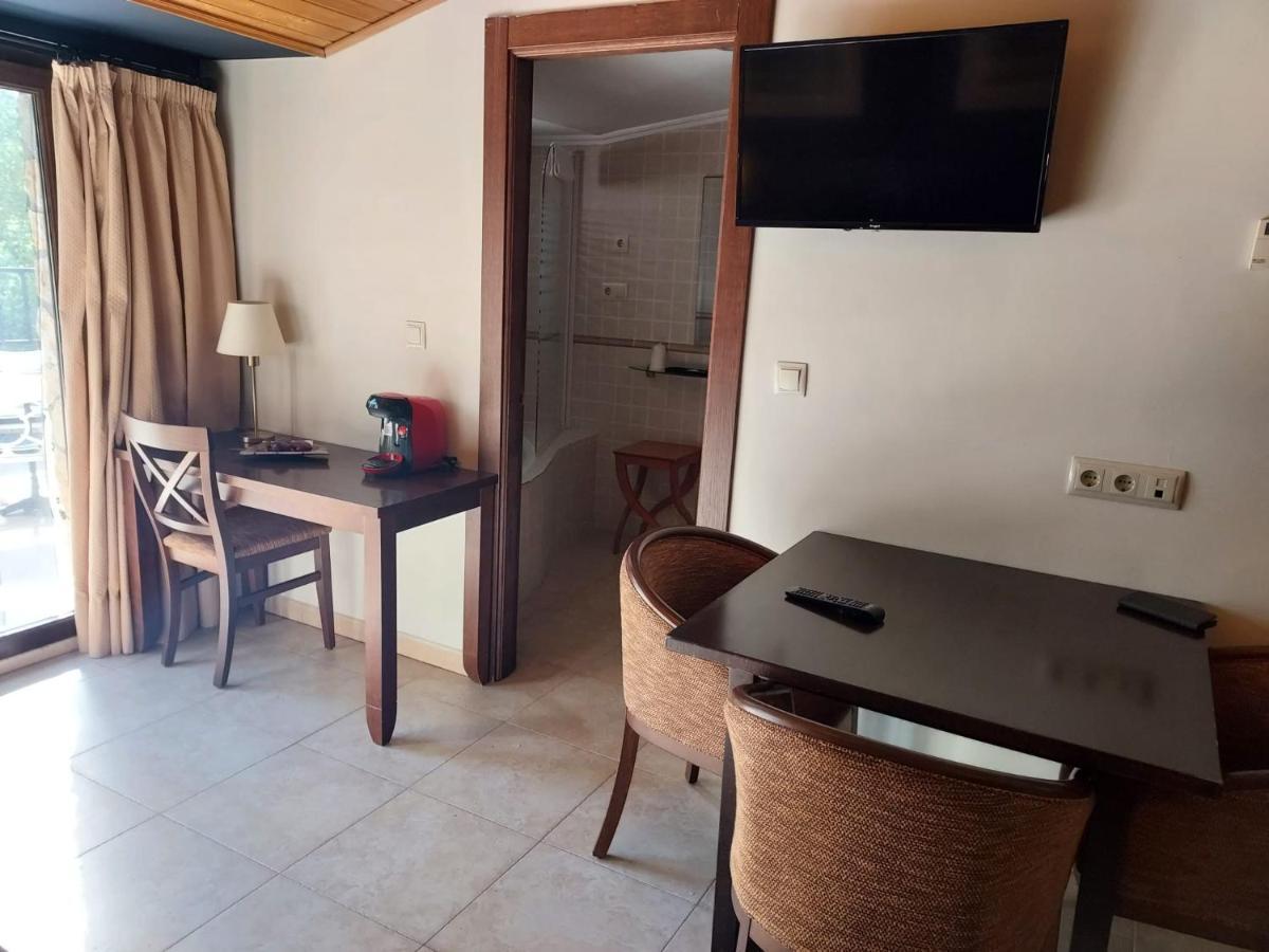 Hotel Masia El Molinete โมรา เด รูเบียรอส ภายนอก รูปภาพ