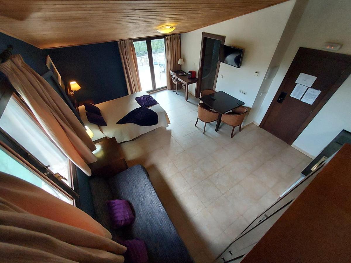 Hotel Masia El Molinete โมรา เด รูเบียรอส ภายนอก รูปภาพ